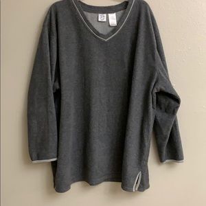 Women’s plus size sweatshirt size 26–28